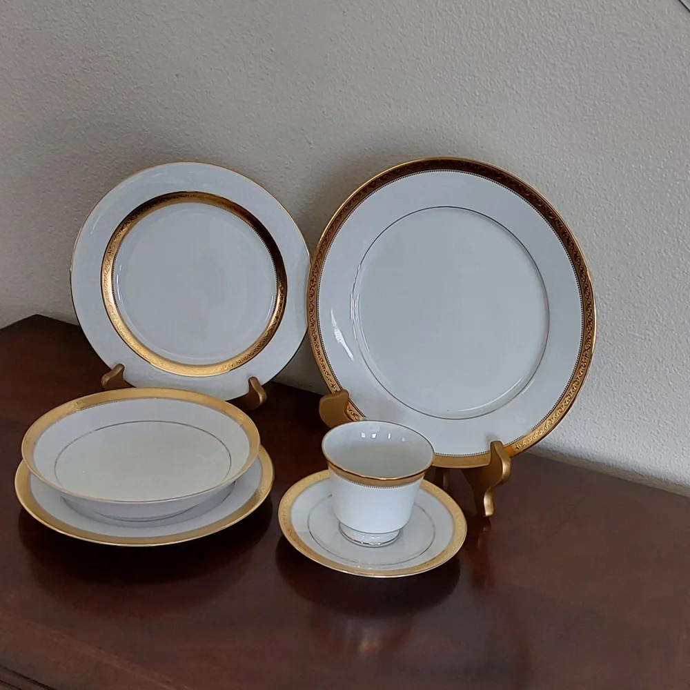Noritake Contemporary Fine China Signature Gold 4276 Rimmed 5 Pcs Dinnerware Set